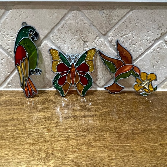 Parrot, butterfly & hummingbird suncatcher - Picture 1 of 11
